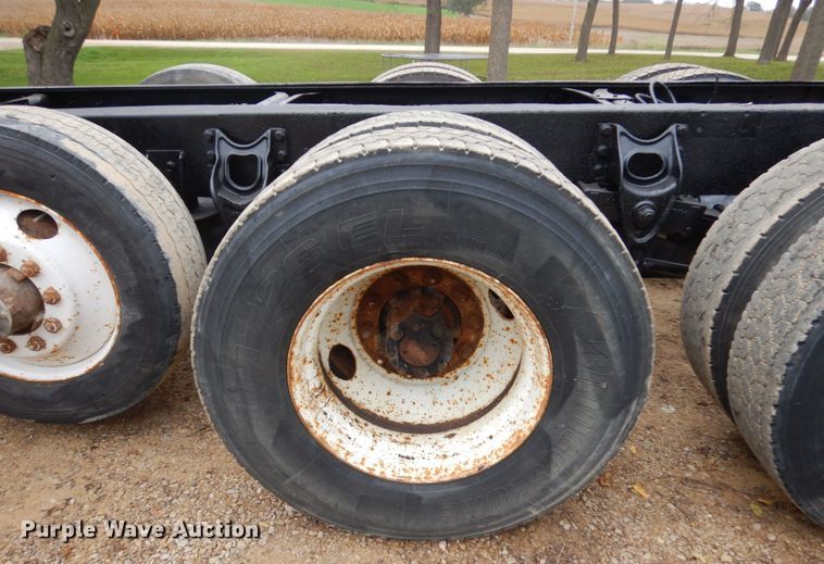 image for item JS9536 1996 International 8100  truck cab and chassis