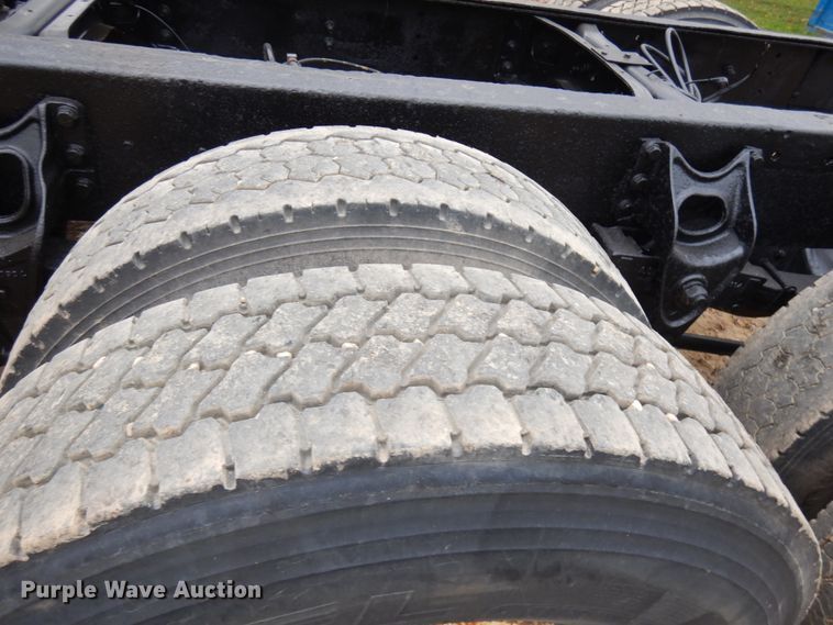 image for item JS9536 1996 International 8100  truck cab and chassis