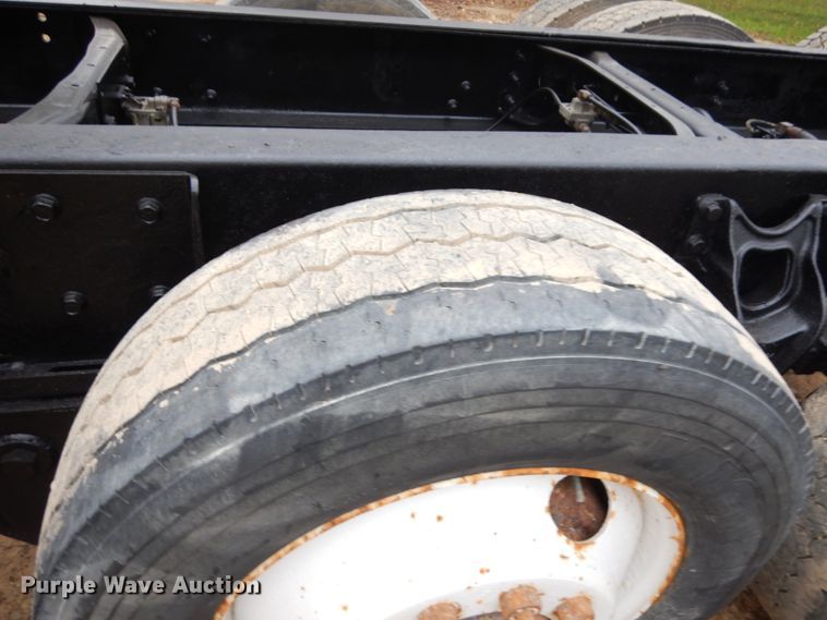 image for item JS9536 1996 International 8100  truck cab and chassis