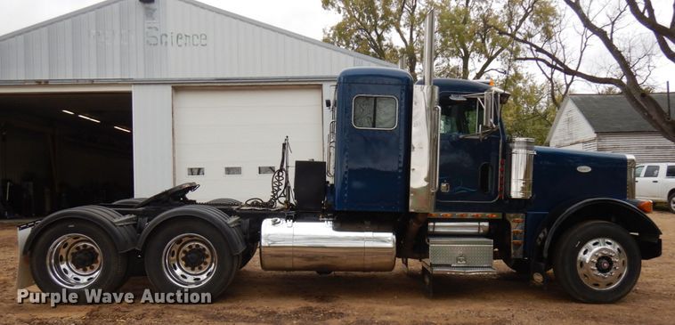 image for item JS9537 1997 Peterbilt 379  semi truck