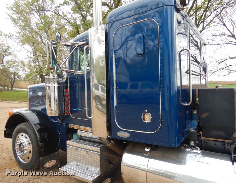image for item JS9537 1997 Peterbilt 379  semi truck