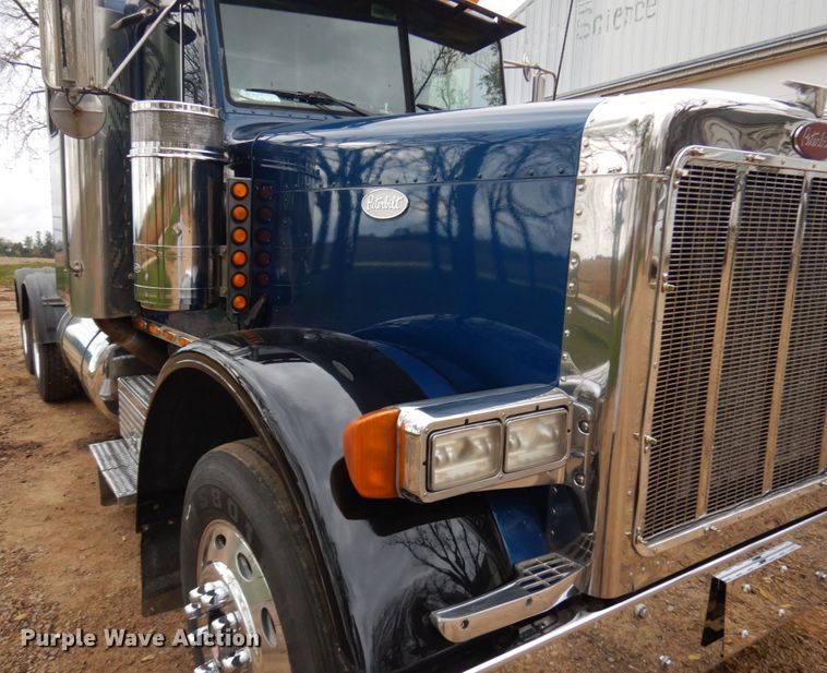 image for item JS9537 1997 Peterbilt 379  semi truck