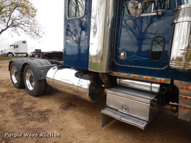 image for item JS9537 1997 Peterbilt 379  semi truck