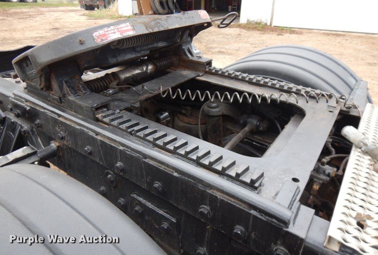 image for item JS9537 1997 Peterbilt 379  semi truck