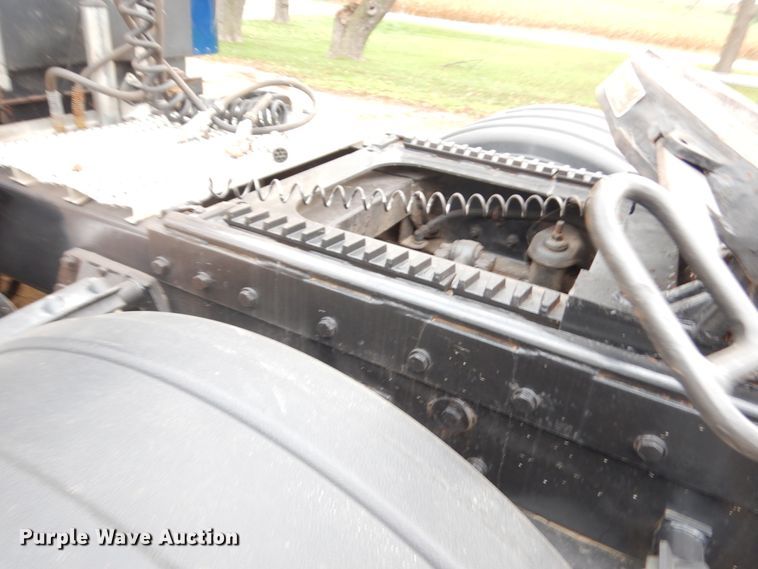 image for item JS9537 1997 Peterbilt 379  semi truck