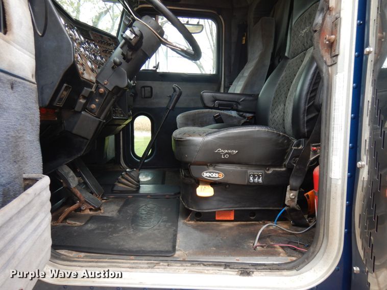 image for item JS9537 1997 Peterbilt 379  semi truck