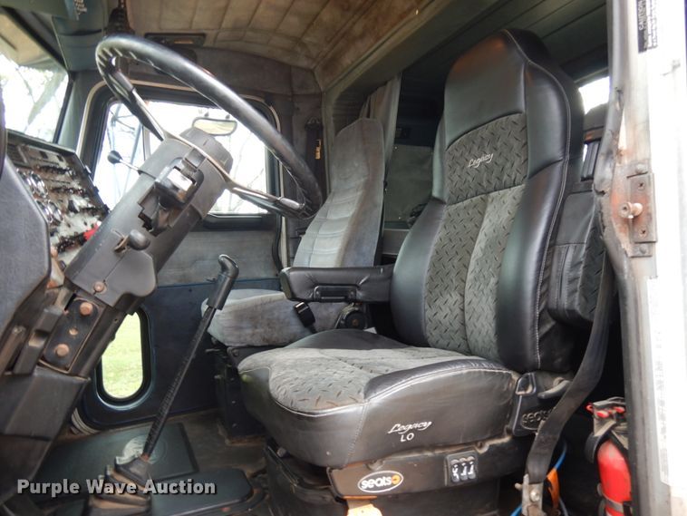 image for item JS9537 1997 Peterbilt 379  semi truck