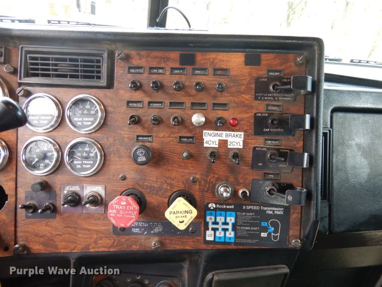 image for item JS9537 1997 Peterbilt 379  semi truck