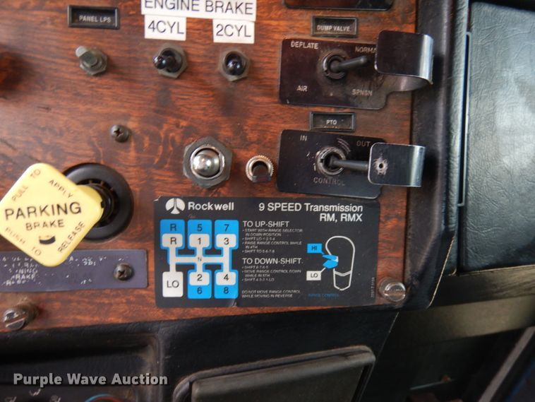 image for item JS9537 1997 Peterbilt 379  semi truck