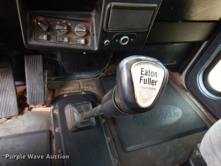 image for item JS9537 1997 Peterbilt 379  semi truck