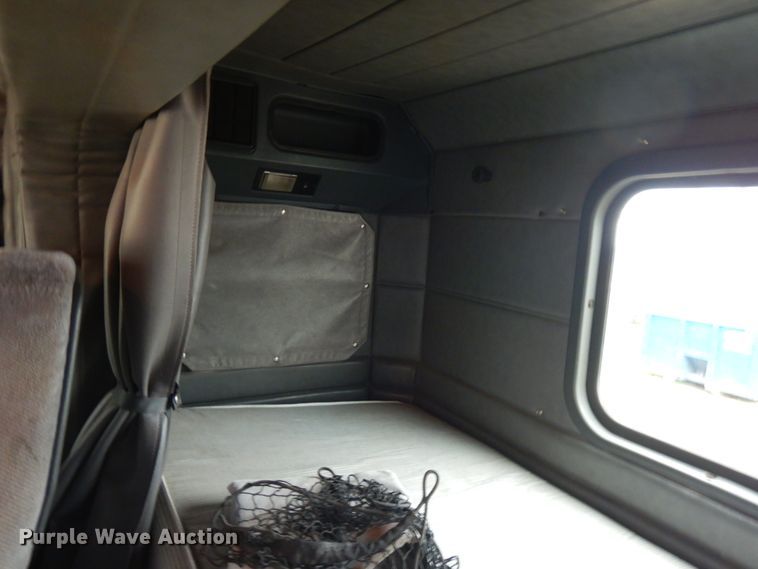 image for item JS9537 1997 Peterbilt 379  semi truck