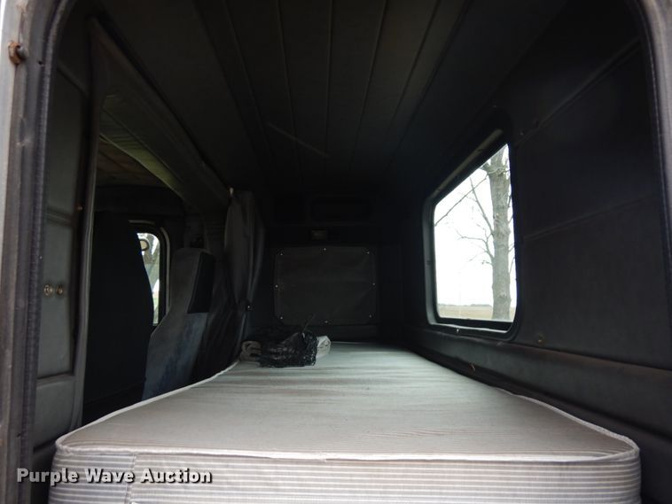 image for item JS9537 1997 Peterbilt 379  semi truck