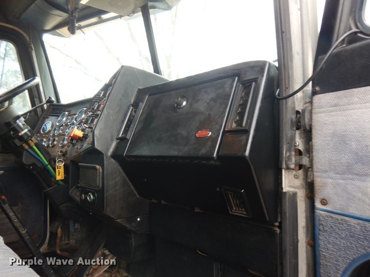 image for item JS9537 1997 Peterbilt 379  semi truck