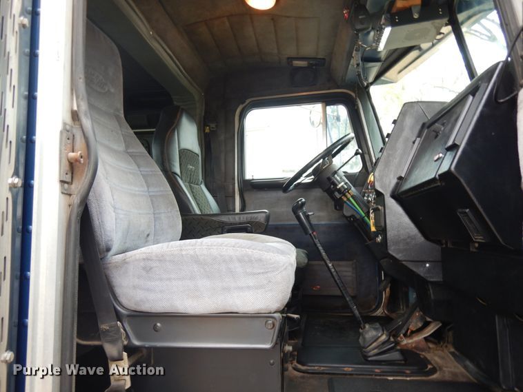 image for item JS9537 1997 Peterbilt 379  semi truck