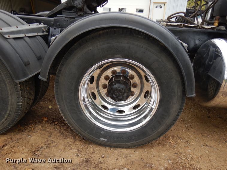 image for item JS9537 1997 Peterbilt 379  semi truck