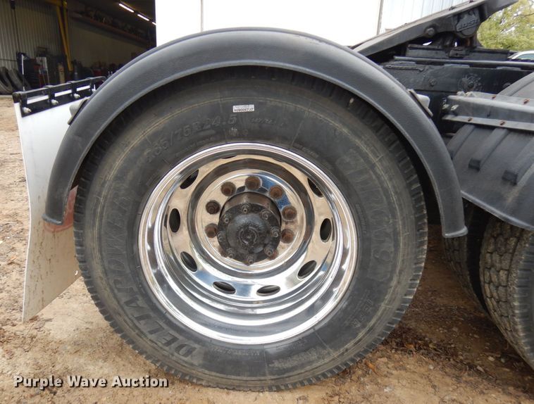 image for item JS9537 1997 Peterbilt 379  semi truck