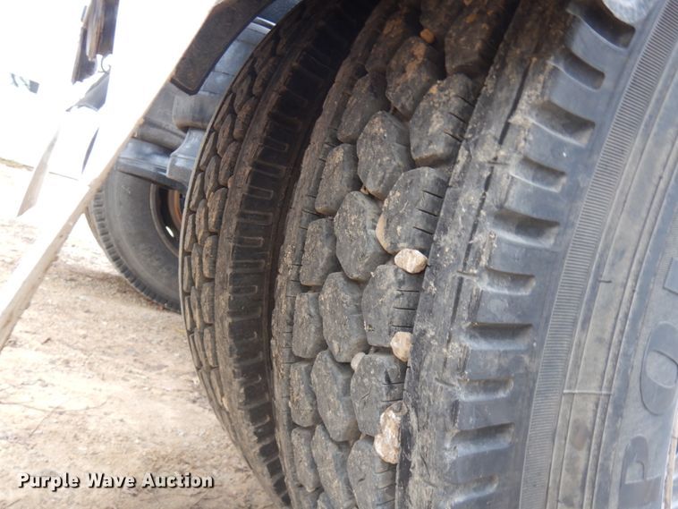 image for item JS9537 1997 Peterbilt 379  semi truck