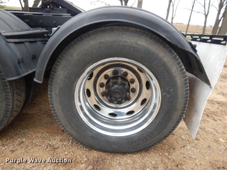 image for item JS9537 1997 Peterbilt 379  semi truck