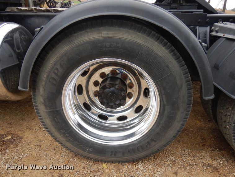 image for item JS9537 1997 Peterbilt 379  semi truck