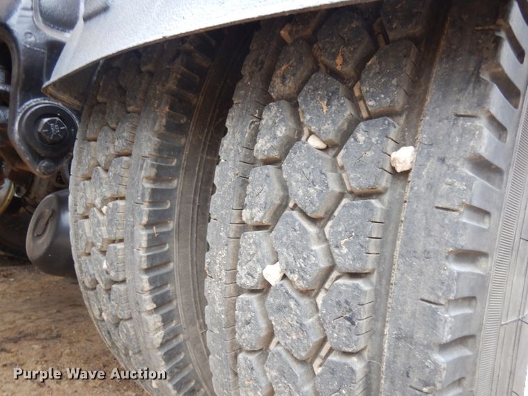 image for item JS9537 1997 Peterbilt 379  semi truck