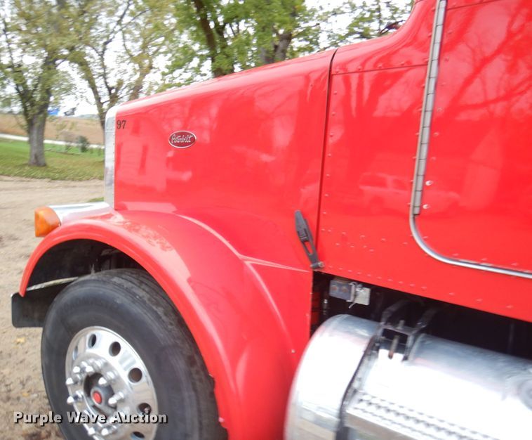 image for item JS9539 1997 Peterbilt 378  semi truck