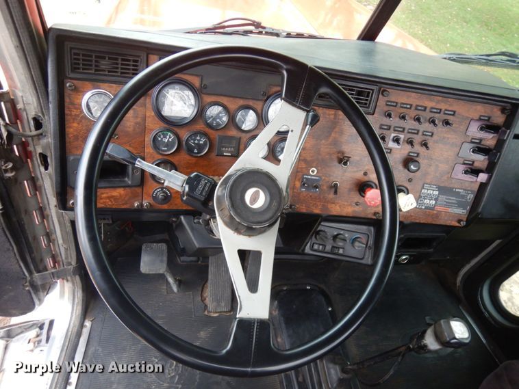 image for item JS9539 1997 Peterbilt 378  semi truck