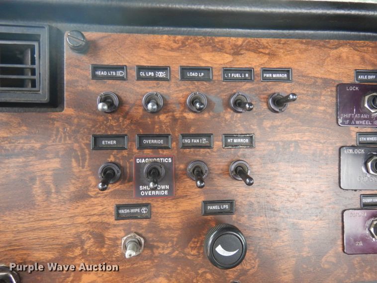 image for item JS9539 1997 Peterbilt 378  semi truck