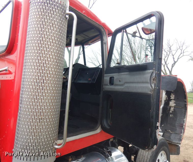 image for item JS9539 1997 Peterbilt 378  semi truck