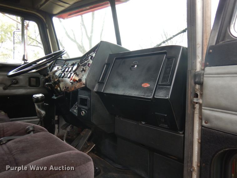 image for item JS9539 1997 Peterbilt 378  semi truck