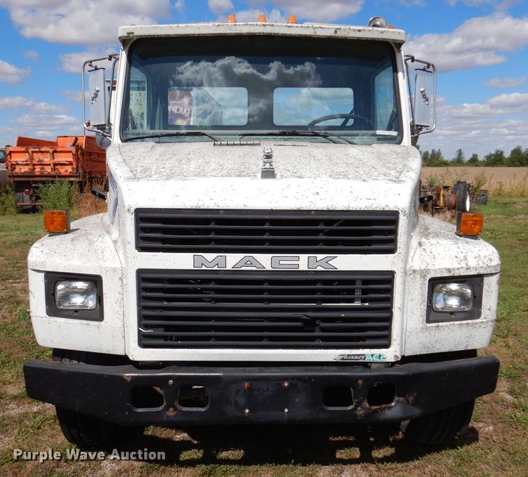 image for item KA9373 1998 Mack CS300P  truck cab and chassis