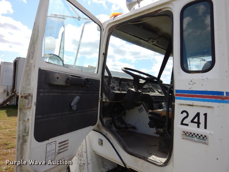 image for item KA9373 1998 Mack CS300P  truck cab and chassis