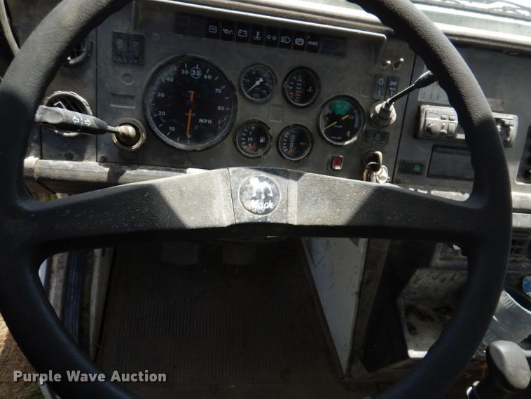 image for item KA9373 1998 Mack CS300P  truck cab and chassis