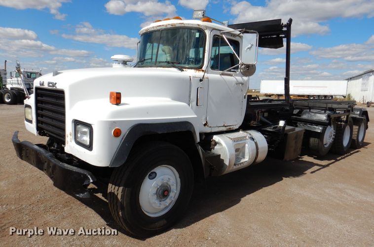 image for item KA9374 1998 Mack RD600  roll-off container truck