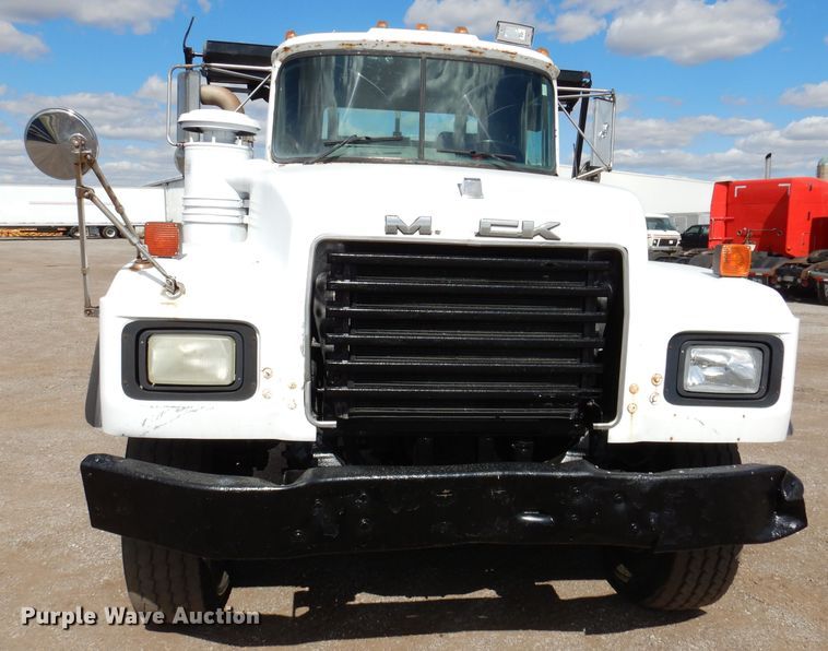image for item KA9374 1998 Mack RD600  roll-off container truck