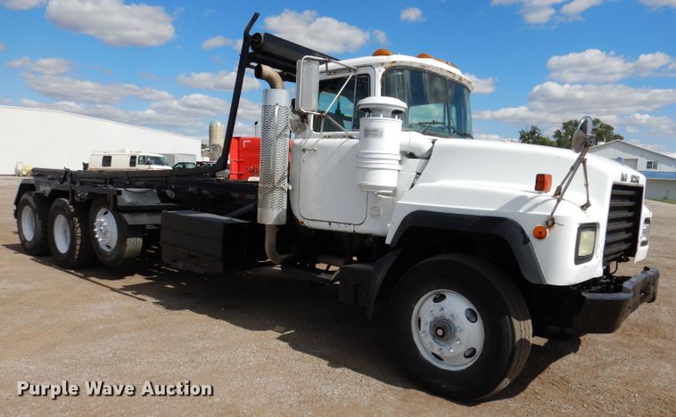 image for item KA9374 1998 Mack RD600  roll-off container truck