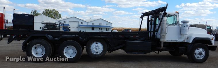 image for item KA9374 1998 Mack RD600  roll-off container truck