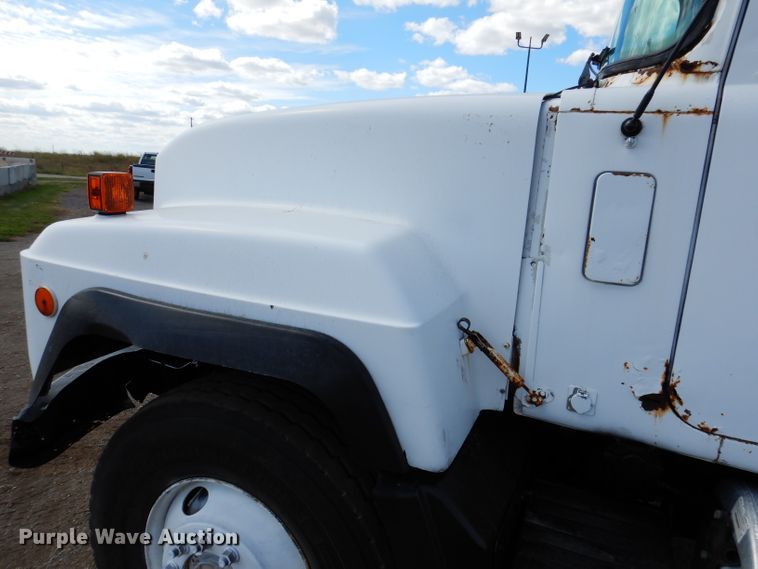 image for item KA9374 1998 Mack RD600  roll-off container truck