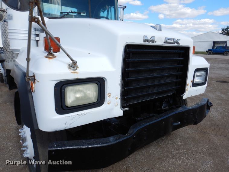 image for item KA9374 1998 Mack RD600  roll-off container truck