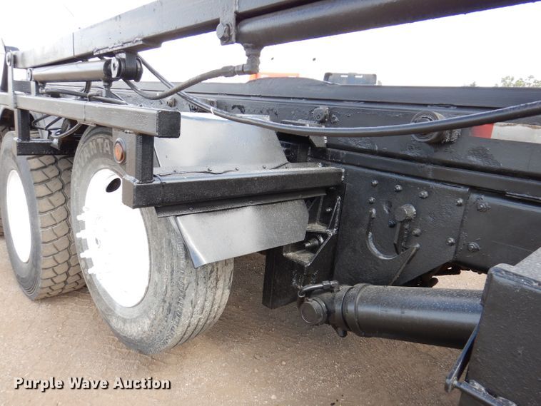 image for item KA9374 1998 Mack RD600  roll-off container truck