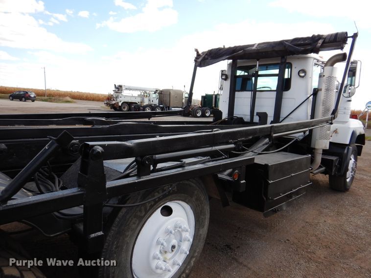 image for item KA9374 1998 Mack RD600  roll-off container truck