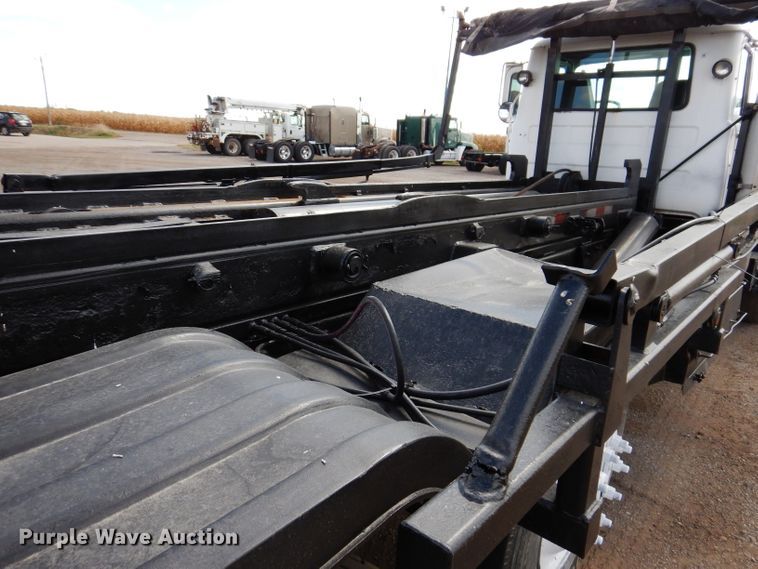 image for item KA9374 1998 Mack RD600  roll-off container truck