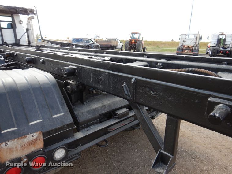 image for item KA9374 1998 Mack RD600  roll-off container truck