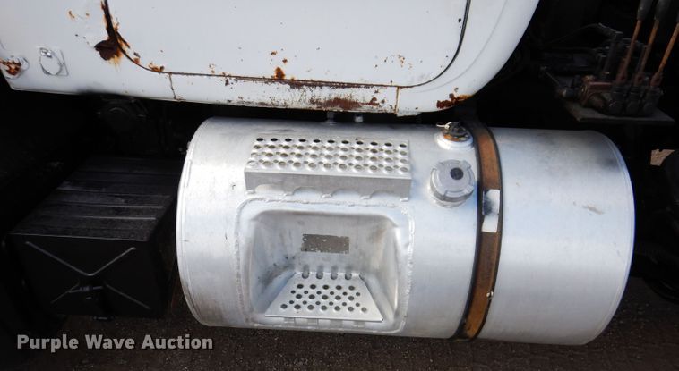 image for item KA9374 1998 Mack RD600  roll-off container truck