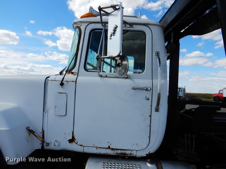 image for item KA9374 1998 Mack RD600  roll-off container truck