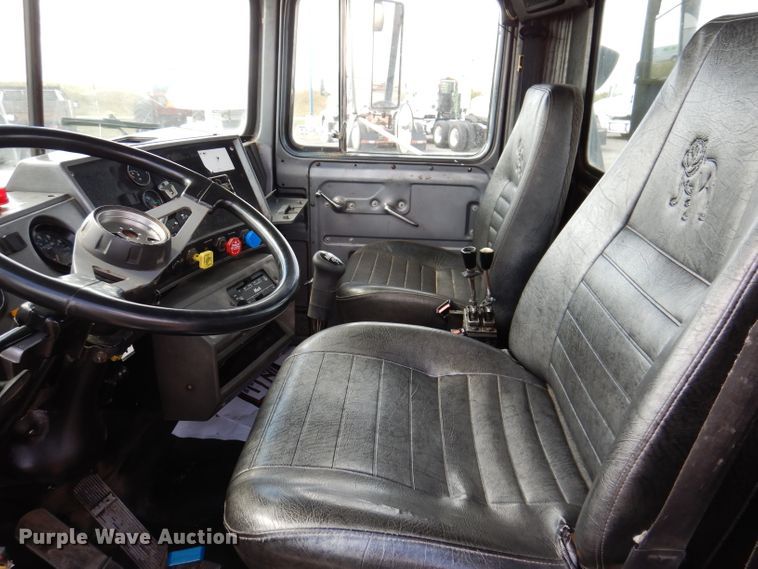 image for item KA9374 1998 Mack RD600  roll-off container truck