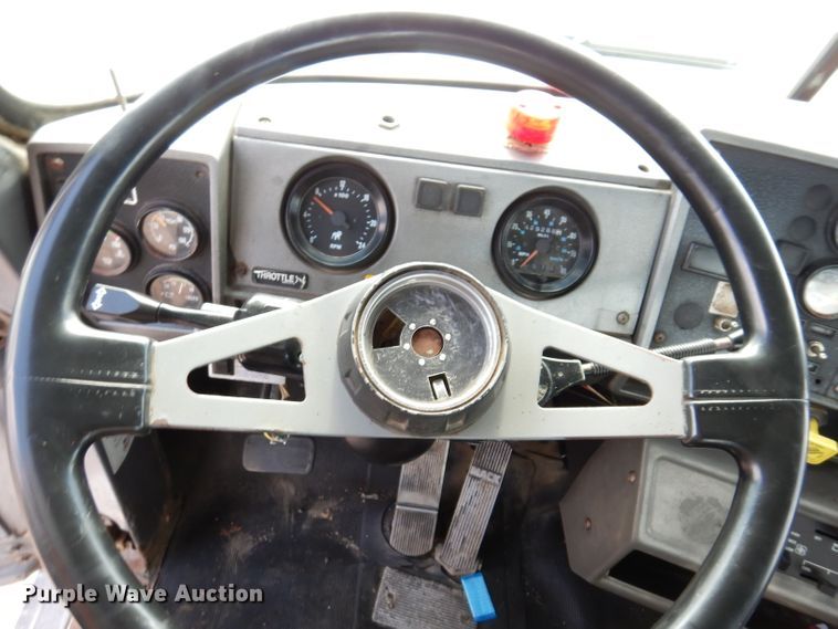 image for item KA9374 1998 Mack RD600  roll-off container truck