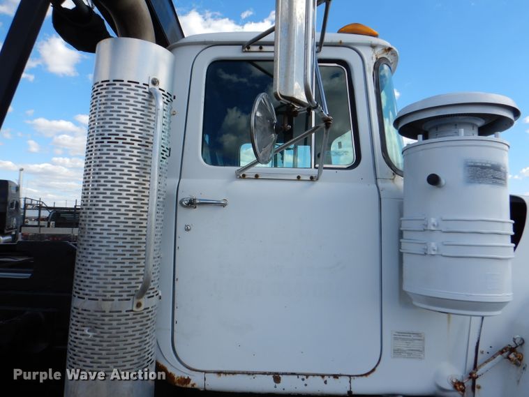 image for item KA9374 1998 Mack RD600  roll-off container truck