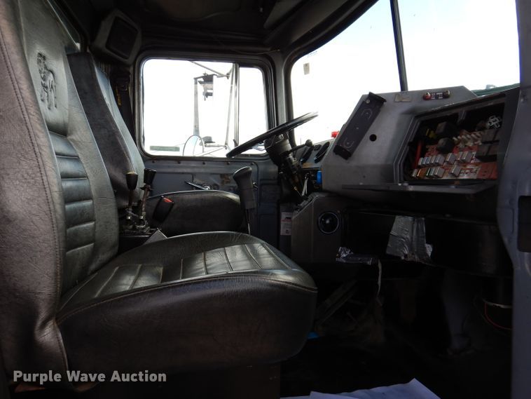 image for item KA9374 1998 Mack RD600  roll-off container truck