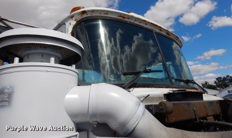 image for item KA9374 1998 Mack RD600  roll-off container truck