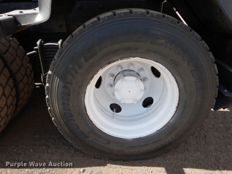 image for item KA9374 1998 Mack RD600  roll-off container truck